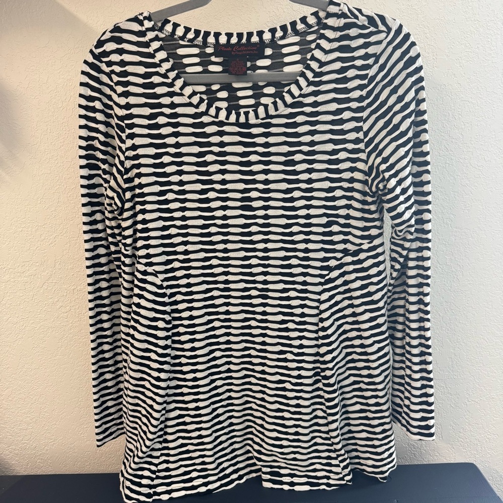 Black & White Striped Long-Sleeve Scoop Neck Tee